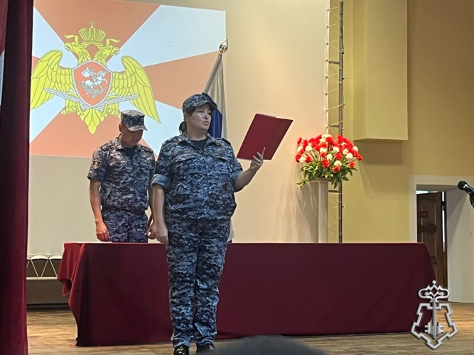 Росгвардейцы отметили День государственного флага в Элисте
