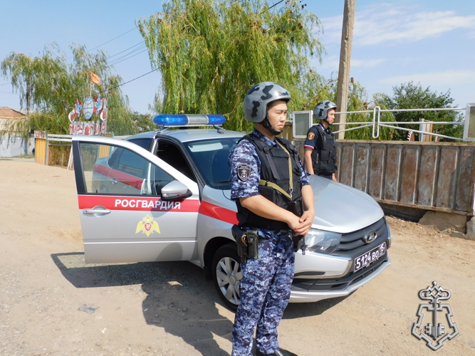 В День знаний росгвардейцы обеспечили безопасность в школах Калмыкии