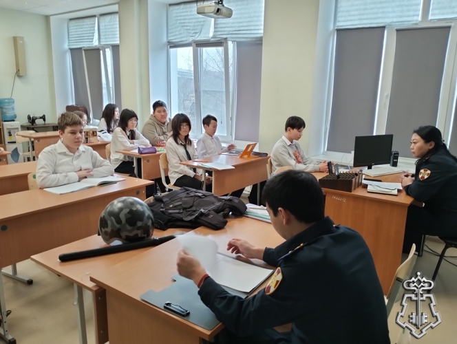 В преддверии Дня защитника Отечества росгвардейцы провели встречу со школьниками в Калмыкии