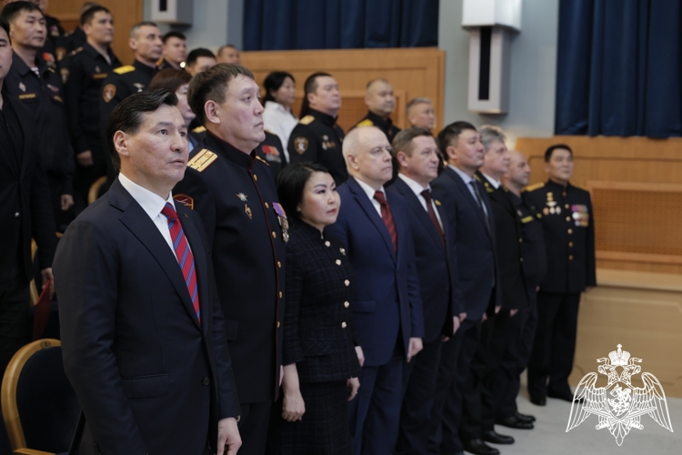 Поздравления с профессиональным праздником принимают калмыцкие росгвардейцы